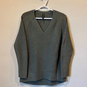 Athleta sweater mountain olive heather . Size small